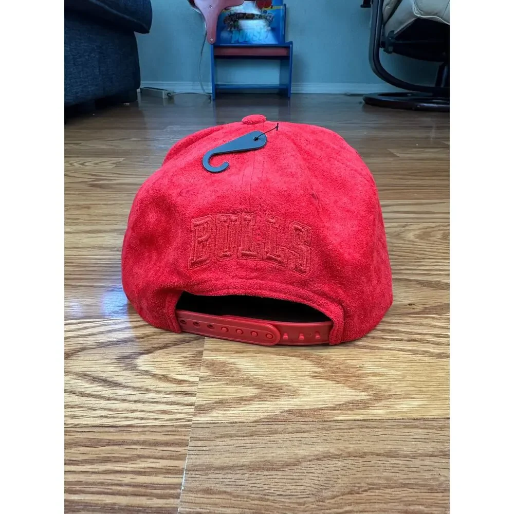 Ultra Game Chicago Bulls NBA Red Suede SnapBack Hat NWT